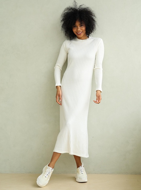 картинка Платье трикотажное миди молочное от магазина ICNTPRY