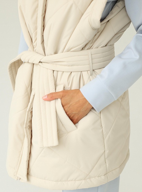 картинка Жилет стеганый айвори от магазина ICNTPRY