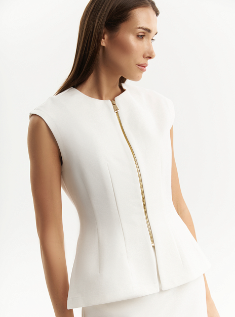 картинка Жилет на молнии молочный от магазина ICNTPRY