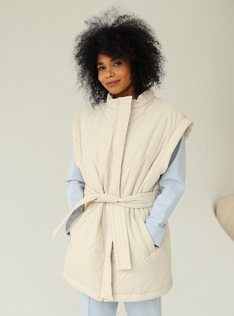 картинка Жилет стеганый айвори от магазина ICNTPRY